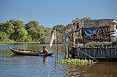 Tonle Sap - Kampong Phluk floating village - stilted houses 